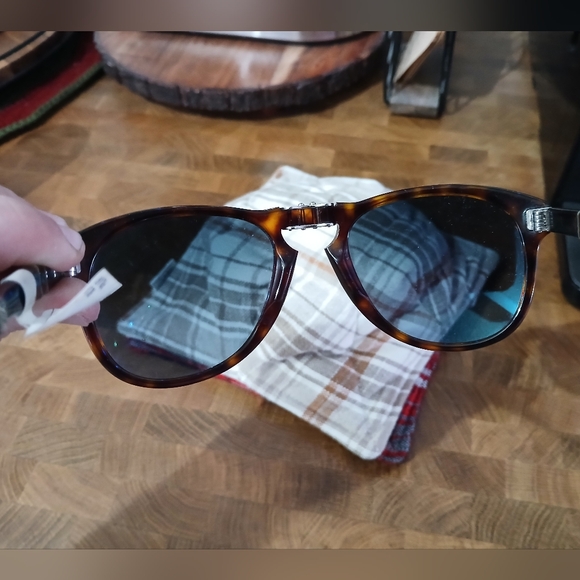 🆕️Persol folding sunglasses - Picture 2 of 7